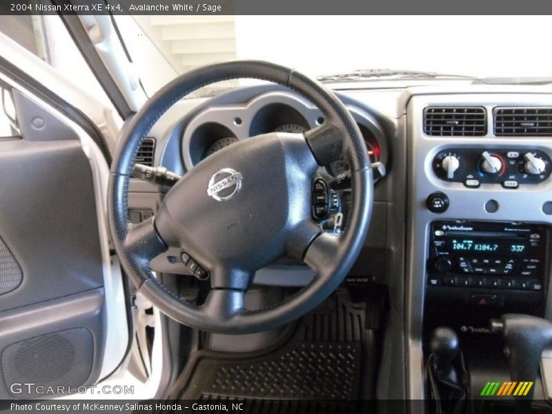 Avalanche White / Sage 2004 Nissan Xterra XE 4x4
