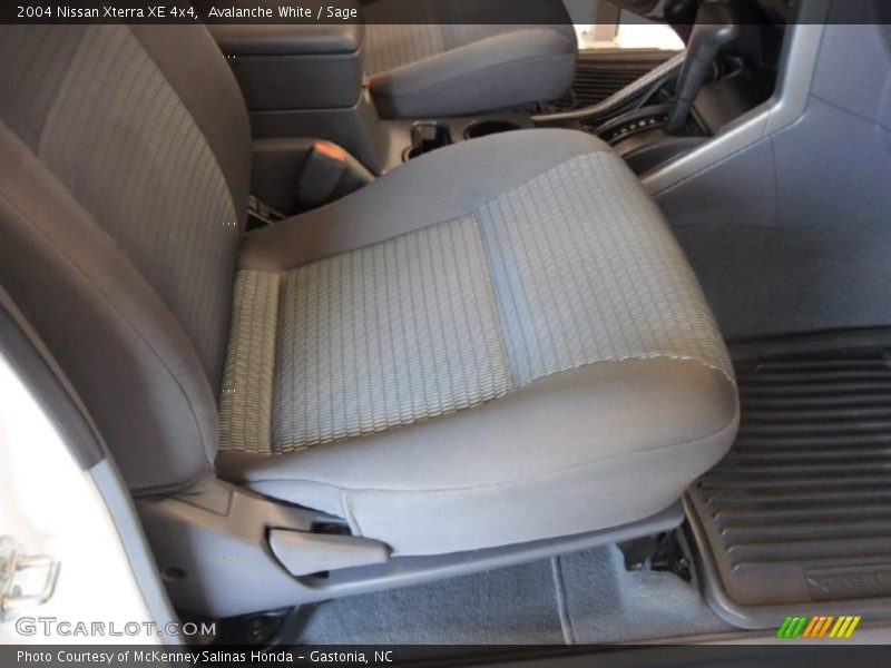 Avalanche White / Sage 2004 Nissan Xterra XE 4x4