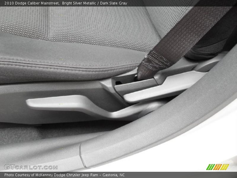 Bright Silver Metallic / Dark Slate Gray 2010 Dodge Caliber Mainstreet