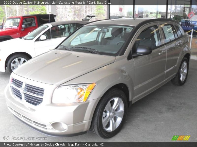 Light Sandstone Metallic / Dark Slate Gray 2010 Dodge Caliber Mainstreet