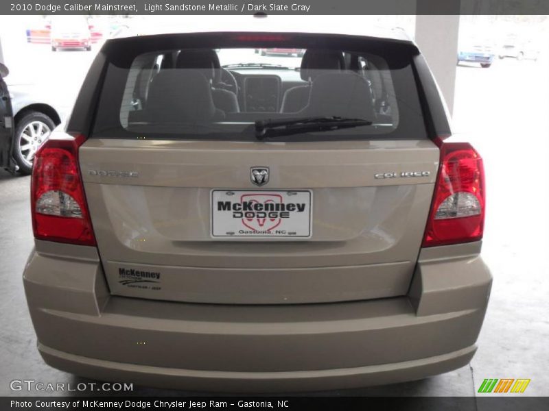 Light Sandstone Metallic / Dark Slate Gray 2010 Dodge Caliber Mainstreet