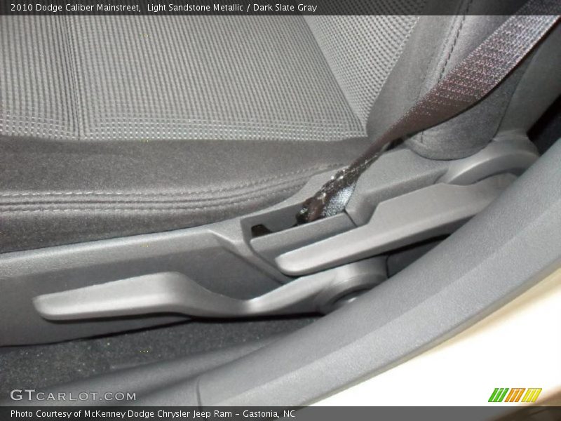 Light Sandstone Metallic / Dark Slate Gray 2010 Dodge Caliber Mainstreet