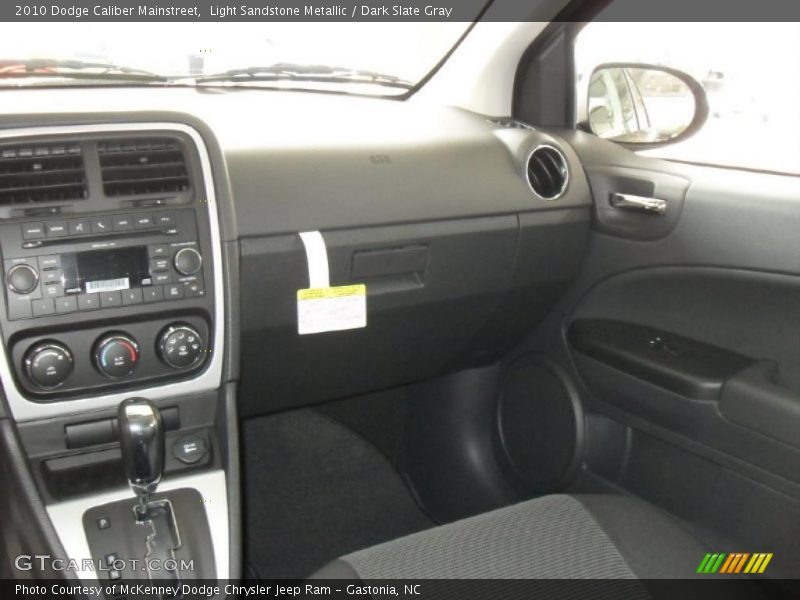 Light Sandstone Metallic / Dark Slate Gray 2010 Dodge Caliber Mainstreet