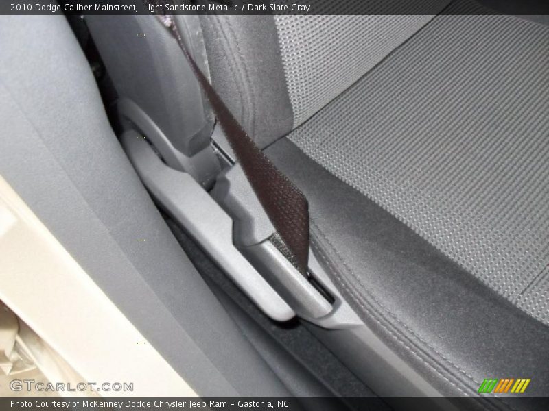 Light Sandstone Metallic / Dark Slate Gray 2010 Dodge Caliber Mainstreet