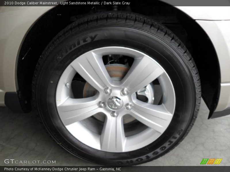 Light Sandstone Metallic / Dark Slate Gray 2010 Dodge Caliber Mainstreet