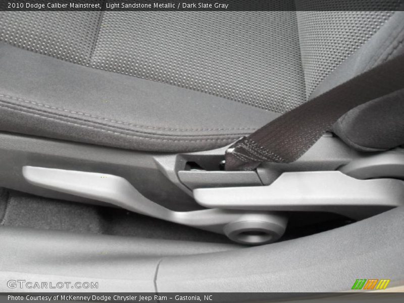 Light Sandstone Metallic / Dark Slate Gray 2010 Dodge Caliber Mainstreet