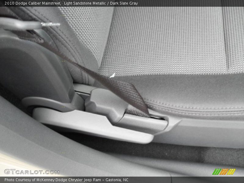 Light Sandstone Metallic / Dark Slate Gray 2010 Dodge Caliber Mainstreet