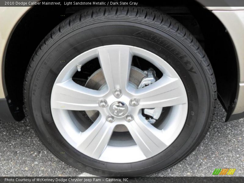 Light Sandstone Metallic / Dark Slate Gray 2010 Dodge Caliber Mainstreet