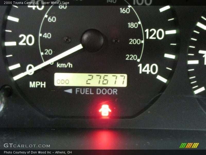 Super White / Sage 2000 Toyota Camry LE