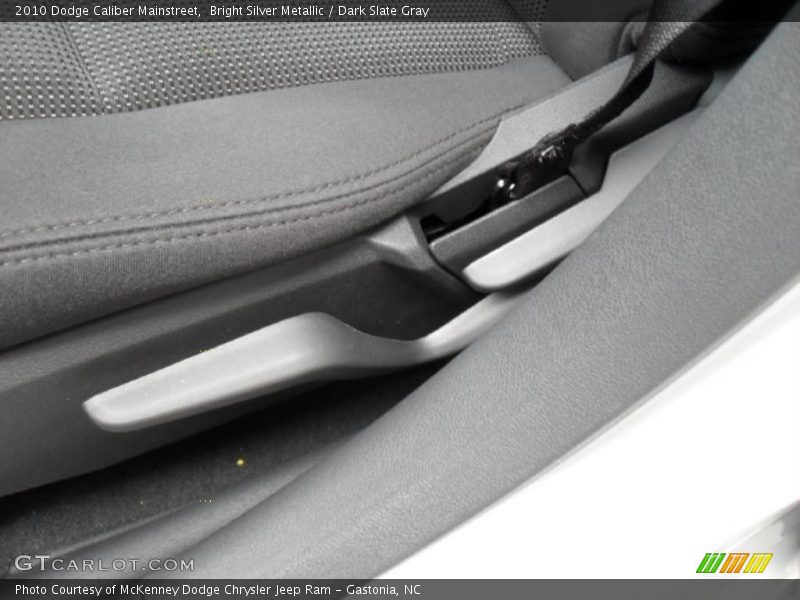 Bright Silver Metallic / Dark Slate Gray 2010 Dodge Caliber Mainstreet