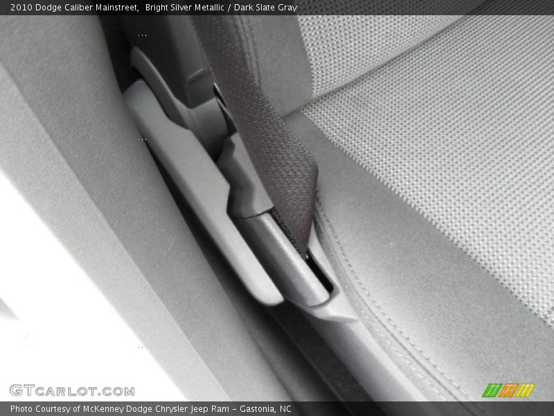 Bright Silver Metallic / Dark Slate Gray 2010 Dodge Caliber Mainstreet