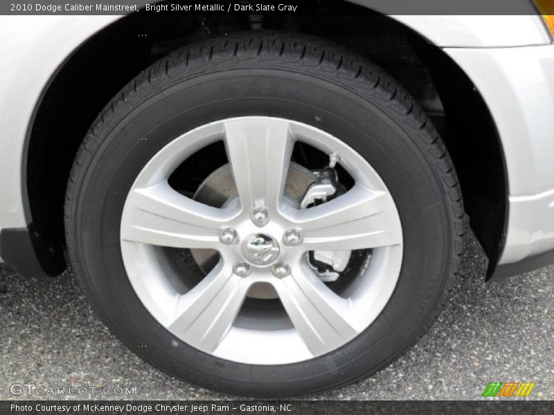 Bright Silver Metallic / Dark Slate Gray 2010 Dodge Caliber Mainstreet