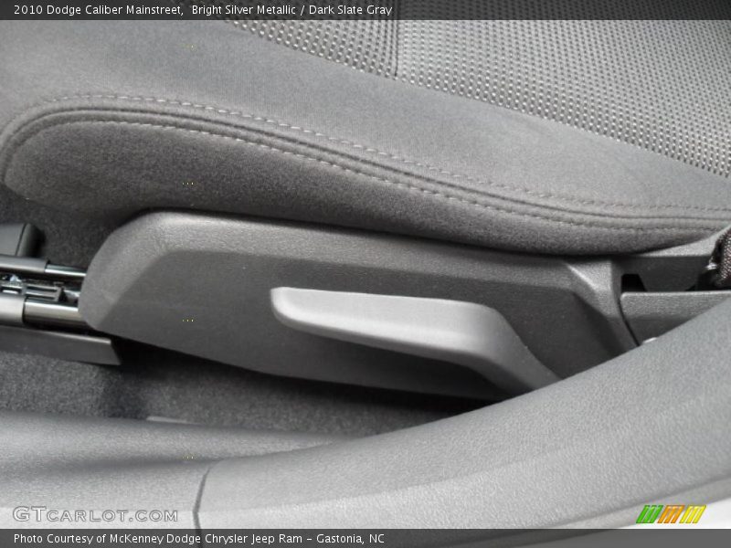 Bright Silver Metallic / Dark Slate Gray 2010 Dodge Caliber Mainstreet