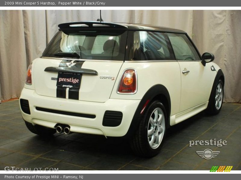 Pepper White / Black/Grey 2009 Mini Cooper S Hardtop