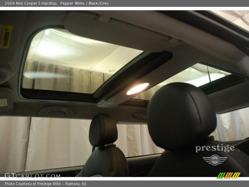 Pepper White / Black/Grey 2009 Mini Cooper S Hardtop