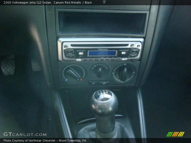 Canyon Red Metallic / Black 2000 Volkswagen Jetta GLS Sedan