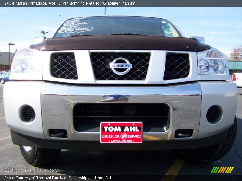 Silver Lightning Metallic / Graphite/Titanium 2004 Nissan Armada SE 4x4