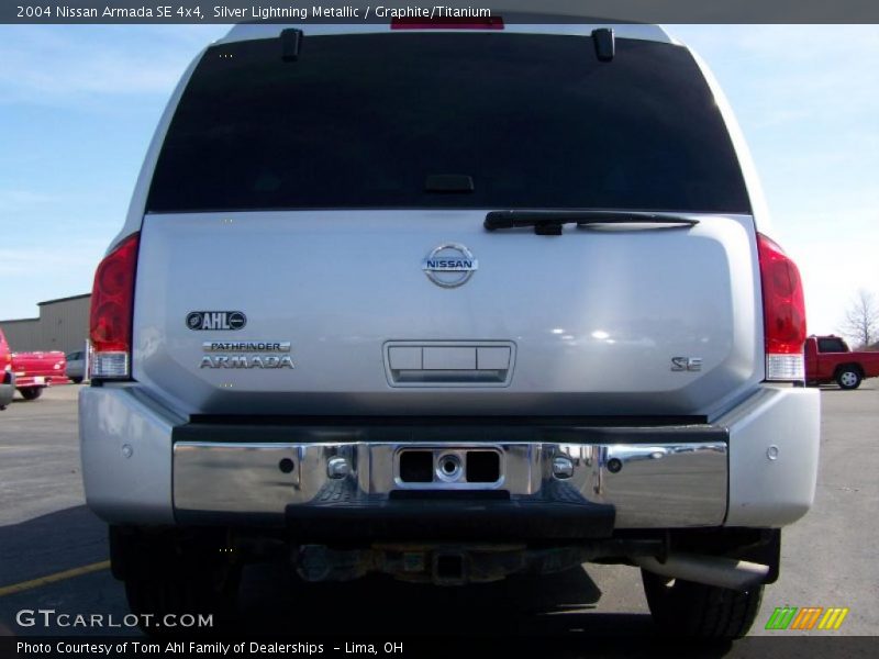 Silver Lightning Metallic / Graphite/Titanium 2004 Nissan Armada SE 4x4