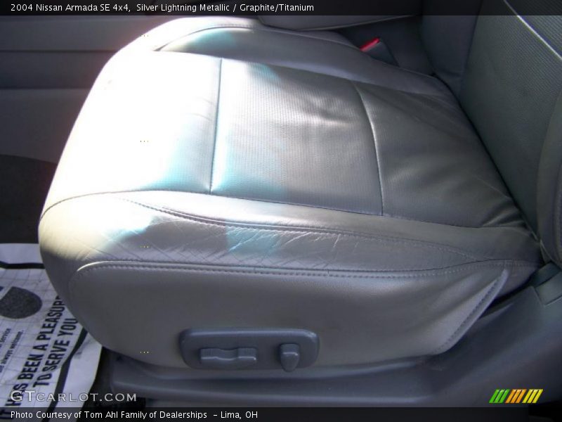 Silver Lightning Metallic / Graphite/Titanium 2004 Nissan Armada SE 4x4