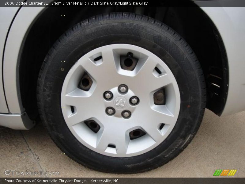 Bright Silver Metallic / Dark Slate Gray/Light Slate Gray 2006 Dodge Charger SE