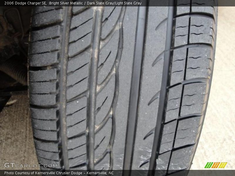 Bright Silver Metallic / Dark Slate Gray/Light Slate Gray 2006 Dodge Charger SE