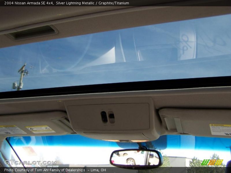 Silver Lightning Metallic / Graphite/Titanium 2004 Nissan Armada SE 4x4