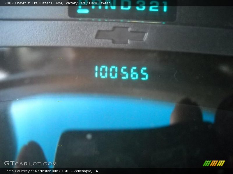 Victory Red / Dark Pewter 2002 Chevrolet TrailBlazer LS 4x4