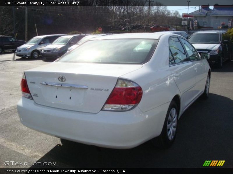 Super White / Gray 2005 Toyota Camry LE