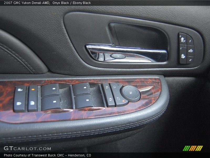 Onyx Black / Ebony Black 2007 GMC Yukon Denali AWD