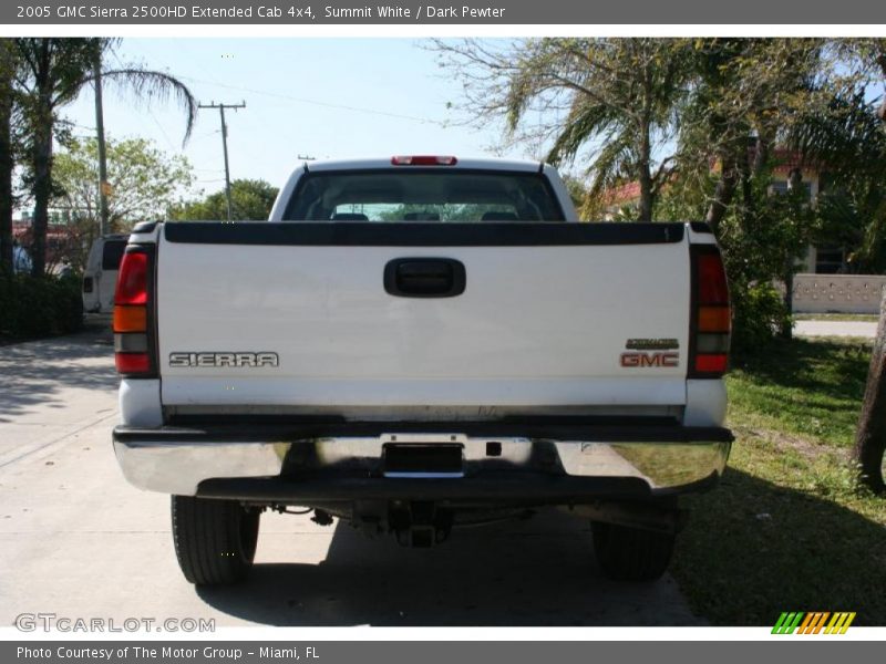 Summit White / Dark Pewter 2005 GMC Sierra 2500HD Extended Cab 4x4