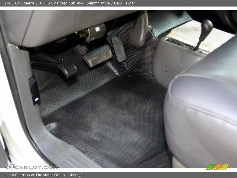 Summit White / Dark Pewter 2005 GMC Sierra 2500HD Extended Cab 4x4