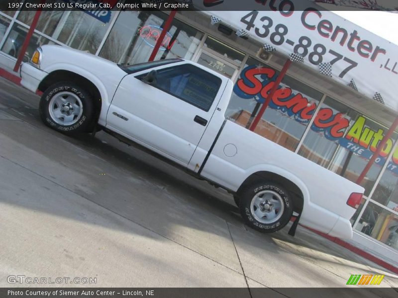 Olympic White / Graphite 1997 Chevrolet S10 LS Regular Cab