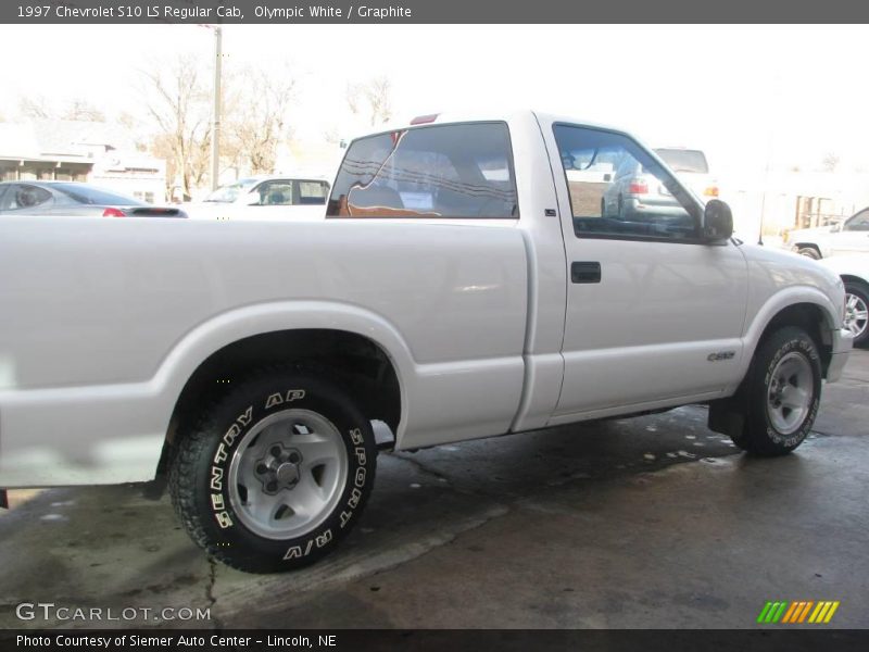 Olympic White / Graphite 1997 Chevrolet S10 LS Regular Cab