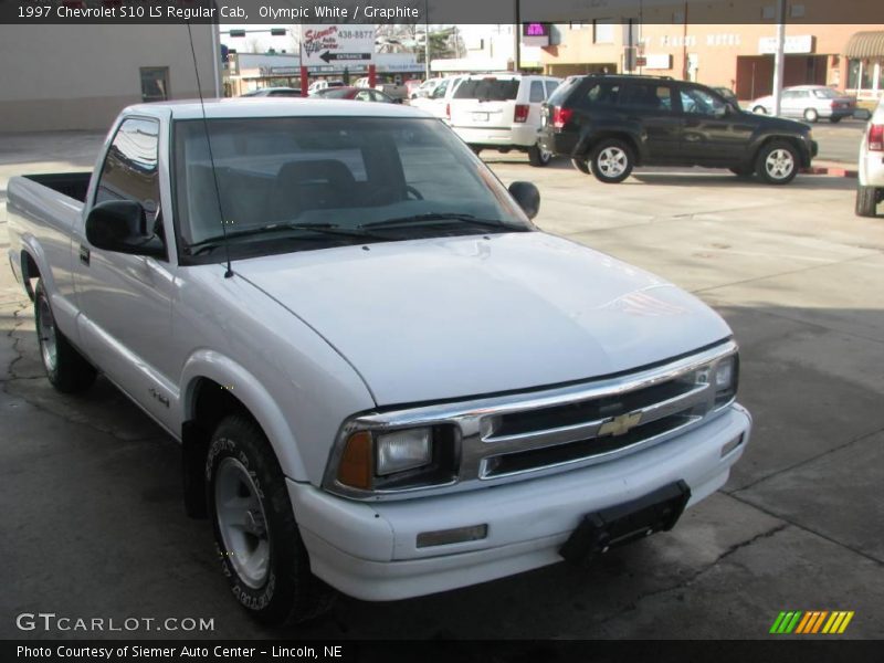 Olympic White / Graphite 1997 Chevrolet S10 LS Regular Cab