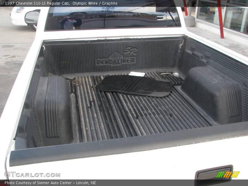 Olympic White / Graphite 1997 Chevrolet S10 LS Regular Cab
