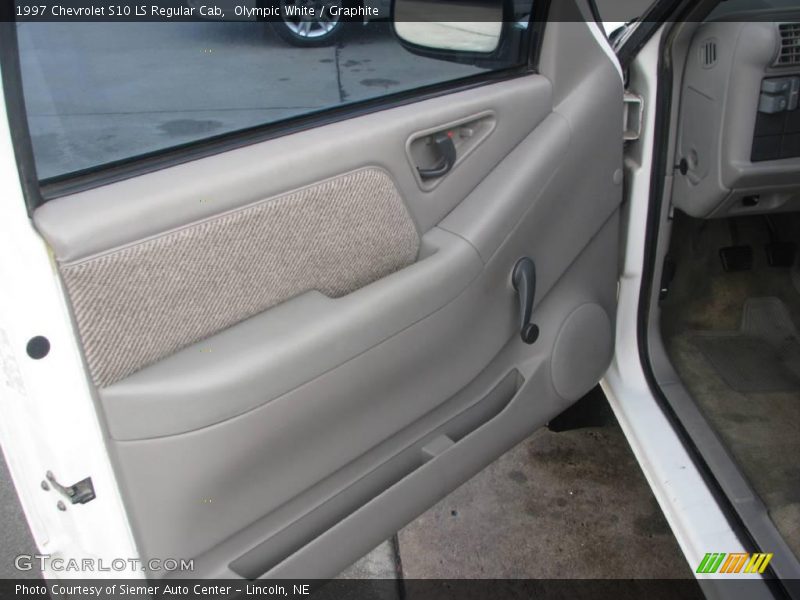 Olympic White / Graphite 1997 Chevrolet S10 LS Regular Cab