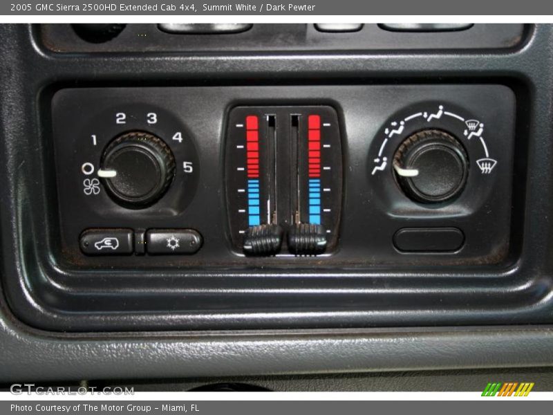 Summit White / Dark Pewter 2005 GMC Sierra 2500HD Extended Cab 4x4