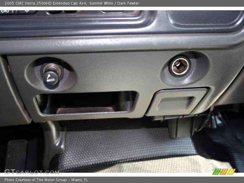 Summit White / Dark Pewter 2005 GMC Sierra 2500HD Extended Cab 4x4