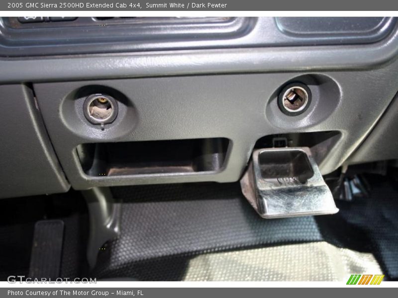 Summit White / Dark Pewter 2005 GMC Sierra 2500HD Extended Cab 4x4