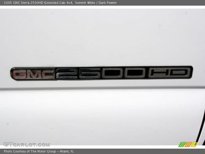 Summit White / Dark Pewter 2005 GMC Sierra 2500HD Extended Cab 4x4