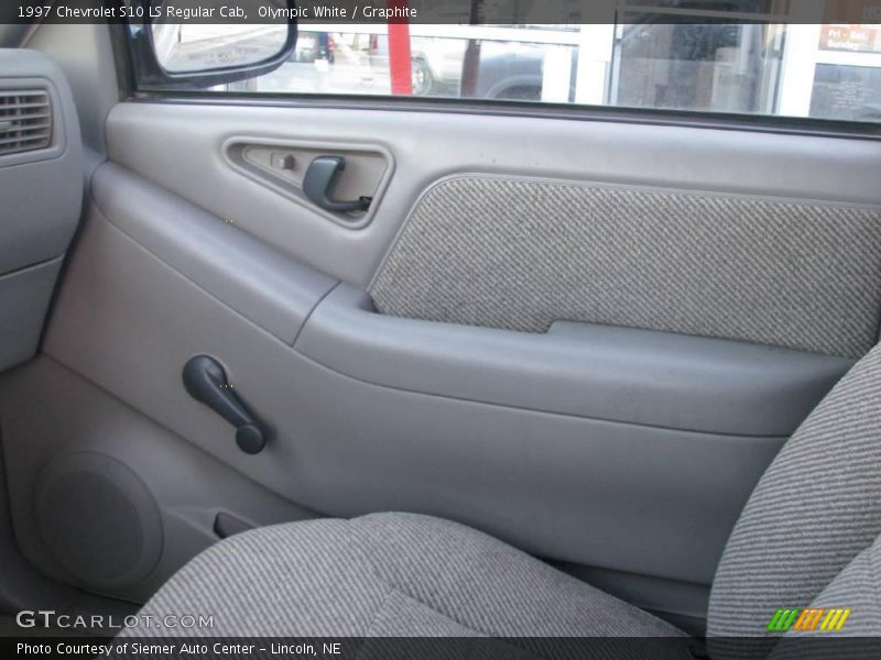 Olympic White / Graphite 1997 Chevrolet S10 LS Regular Cab
