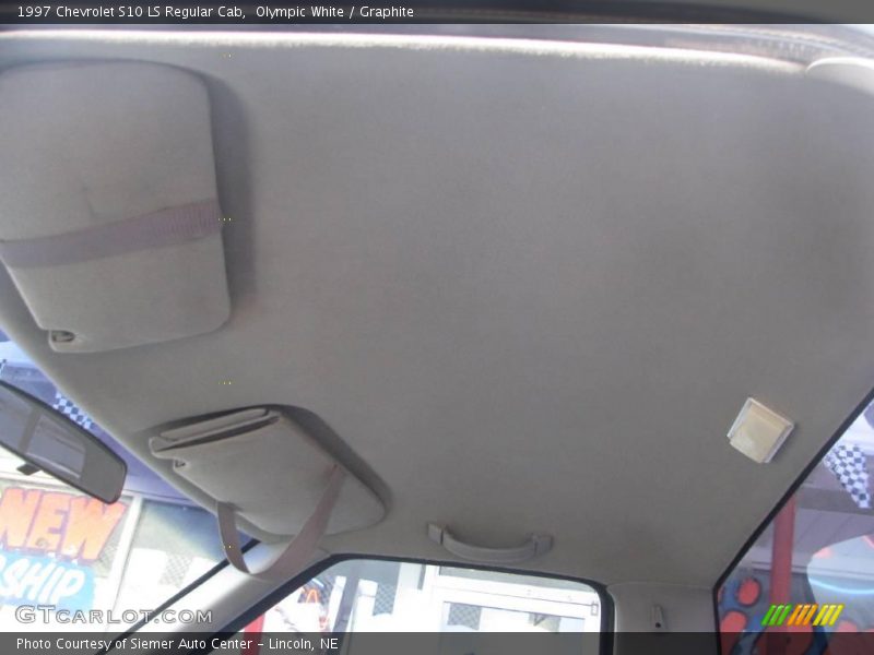 Olympic White / Graphite 1997 Chevrolet S10 LS Regular Cab