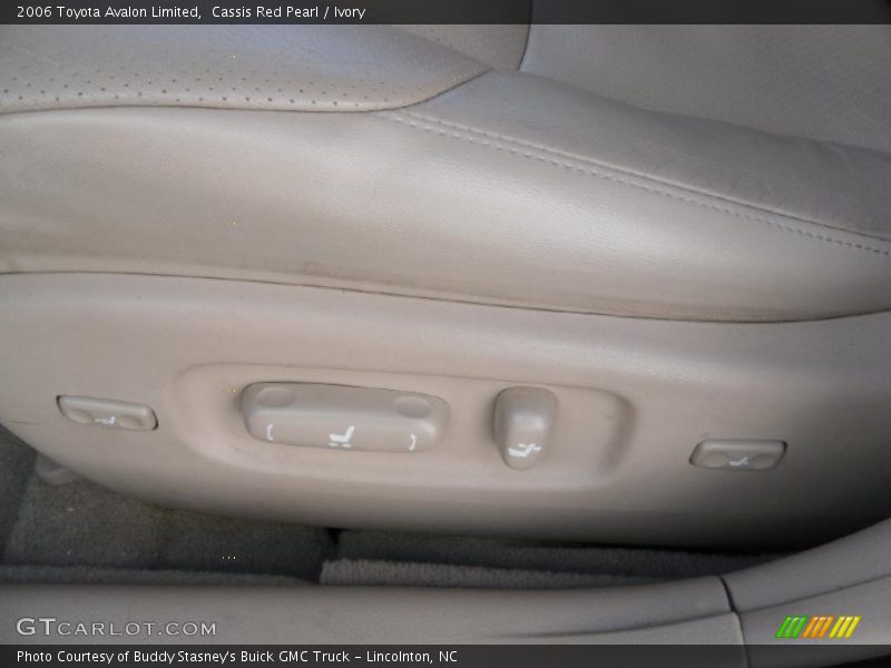 Cassis Red Pearl / Ivory 2006 Toyota Avalon Limited