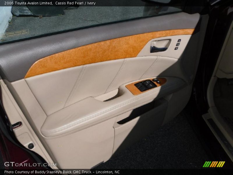 Cassis Red Pearl / Ivory 2006 Toyota Avalon Limited
