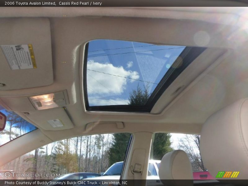 Cassis Red Pearl / Ivory 2006 Toyota Avalon Limited