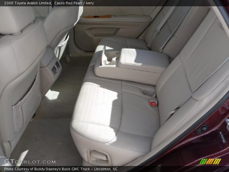 Cassis Red Pearl / Ivory 2006 Toyota Avalon Limited