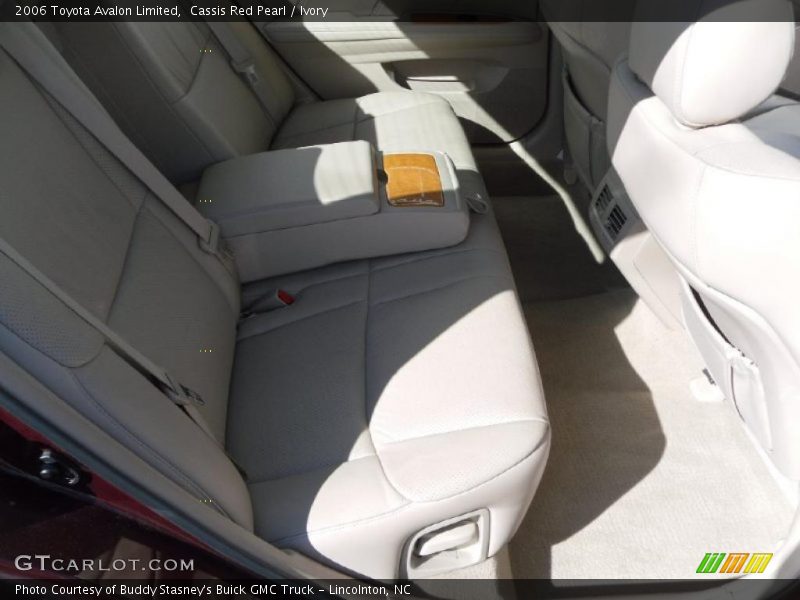 Cassis Red Pearl / Ivory 2006 Toyota Avalon Limited