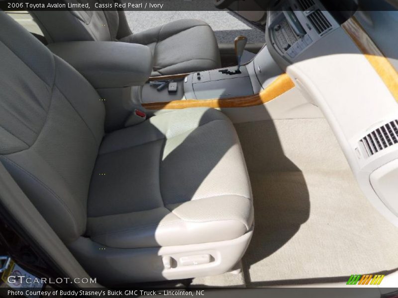 Cassis Red Pearl / Ivory 2006 Toyota Avalon Limited