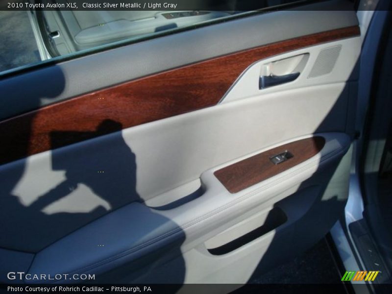 Classic Silver Metallic / Light Gray 2010 Toyota Avalon XLS