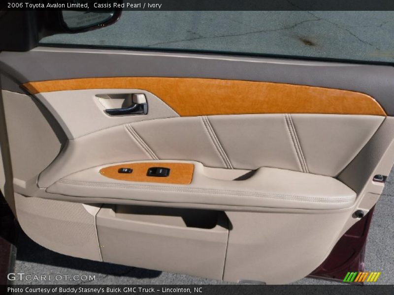 Cassis Red Pearl / Ivory 2006 Toyota Avalon Limited